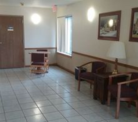 Econo Lodge - Maquoketa, IA