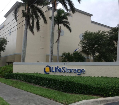 Life Storage - West Palm Beach, FL