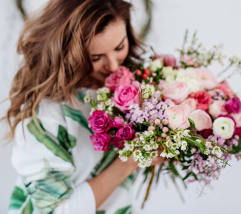 Clayton Florist: the Florist at Plantation - Clayton, NC