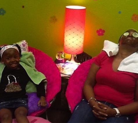 The Girly Girlz Pampered Palace - Clarksville, TN