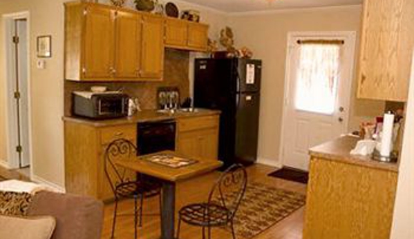 River Rock Bed and Breakfast Cottages - Cleburne, TX