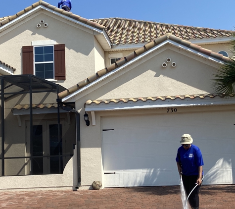 R & R Elite Pressure Washing LLC - Kissimmee, FL. Power washing in St. Cloud this is how we do it very hot day