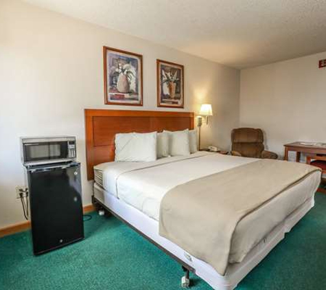 Super 8 by Wyndham Branson / Shepherd of the Hills Exwy - Branson, MO