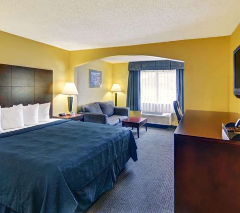 Quality Inn & Suites - Grand Prairie, TX