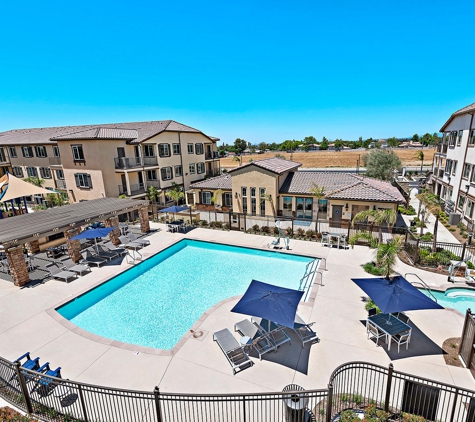 Levante Apartment Homes - Fontana, CA