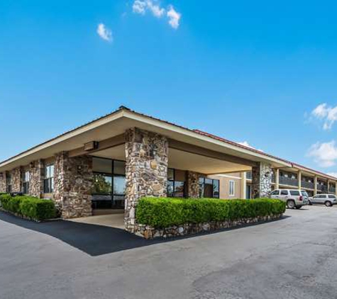 Quality Inn & Suites Hot Springs-Lake Hamilton - Hot Springs National Park, AR