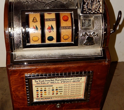 R AND H NOVELTY AND ANTIQUES AND ANTIQUE SLOT MACHINES - Reno, NV. "BEAUTIFULL
1918 JENNINGS OPERATOR BELL--- 5 CENT ANTIQUE SLOT MACHINE.