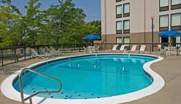 Hampton Inn Kansas City-Airport - Kansas City, MO