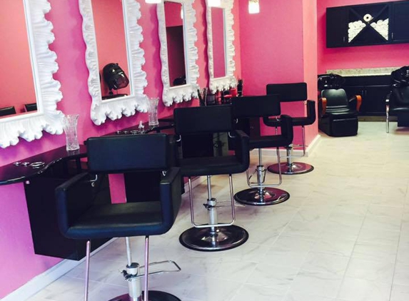 Pinky Luxury Hair Studio - Cambria Heights, NY. Inside salon