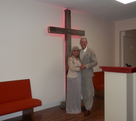 Iglesia JesuCristo Roca Fuerte - Plant City, FL. Pastor Ramón Torres y su Esposa Mayra Resto