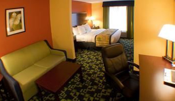 La Quinta Inn & Suites Louisville - Louisville, KY