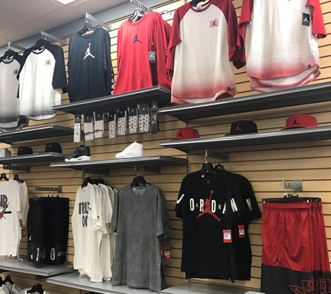 Hibbett Sports - Davenport, IA