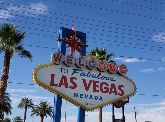 Stunning Smiles of Las Vegas - Las Vegas, NV. Welcome to Fabulous Las Vegas Sign at 11 minultes drive to the east of Stunning Smiles of Las Vegas