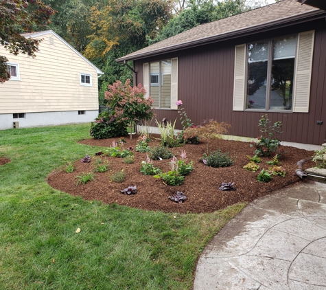 AAA Professional Lawn Care - Johnston, RI