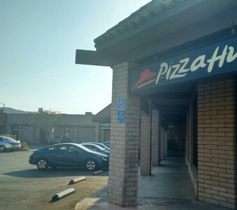 Pizza Hut - Sunland, CA