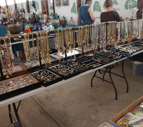 Allegan Antiques Market - Allegan, MI