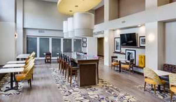 Hampton Inn & Suites Knoxville Papermill Drive - Knoxville, TN