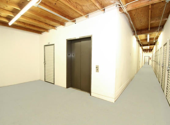 RightSpace Storage - Cypress, CA