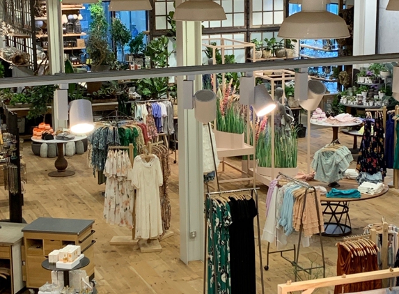 Anthropologie - Palo Alto, CA