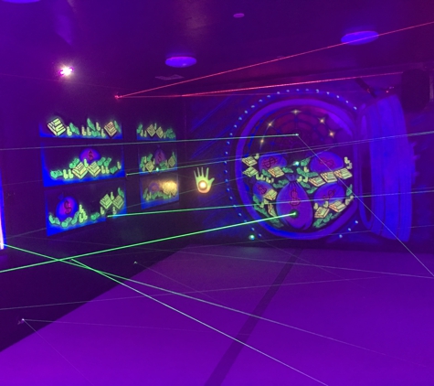 Max Adventures - Brooklyn, NY. Kids party place. Laser Maze