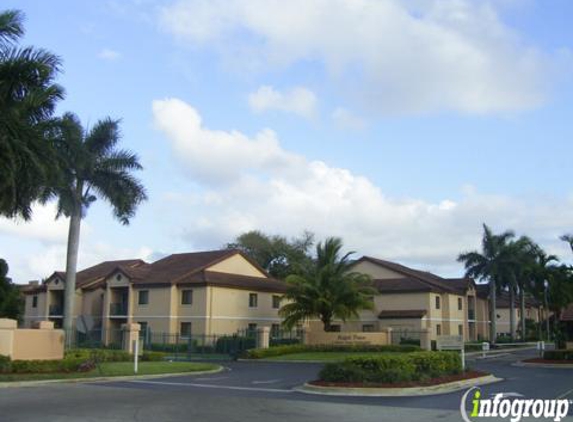 Regal Trace Apartments - Fort Lauderdale, FL
