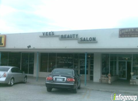 Vee's Hairstyling Salon - San Antonio, TX
