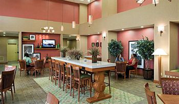 Hampton Inn & Suites Clovis-Airport North - Clovis, CA