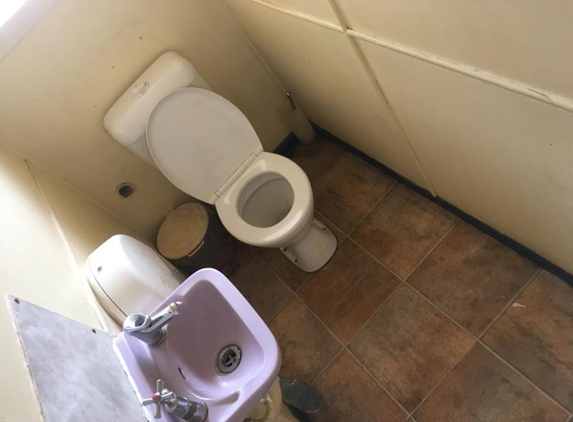 Cherri Backpackers Hostel Pty Ltd - Bundaberg Central, QLD. The only unisex toilet.... always dirty and straight from the 60s