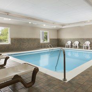 Country Inns & Suites - Holland, MI