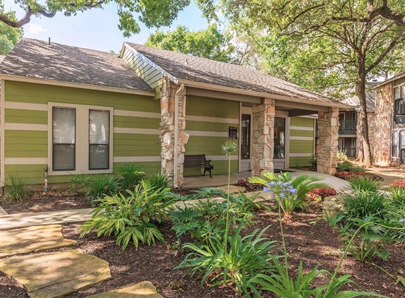 Salado Crossing Apartments In The Woods - San Antonio, TX