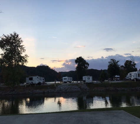 Caney Creek RV Resort - Harriman, TN