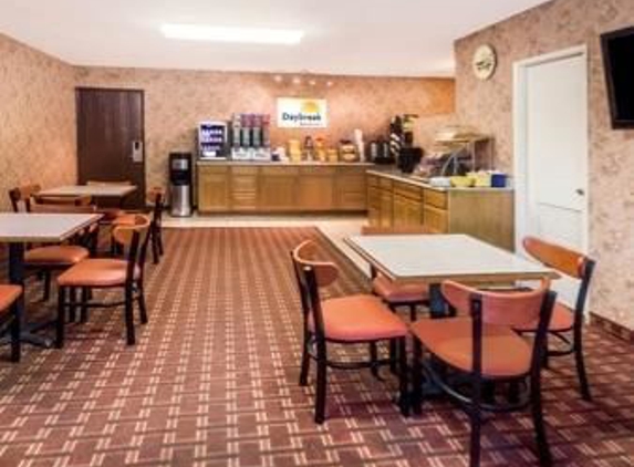 Days Inn & Suites by Wyndham Anaheim At Disneyland Park - Anaheim, CA