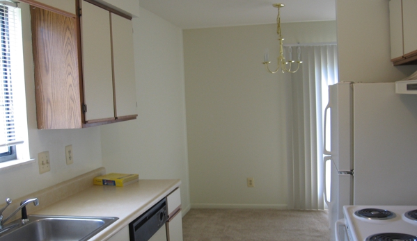 Rolling Hills Apartments - Lapeer, MI