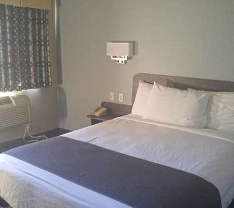 Country Hearth Inns and Suites - West Memphis, AR