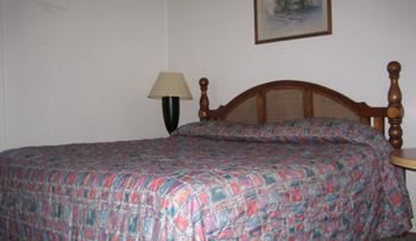 Crestview Inn & Suites - Cedar Lake, IN