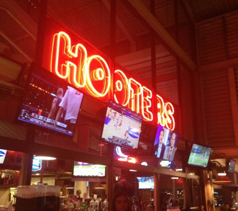 Hooters - Miami, FL