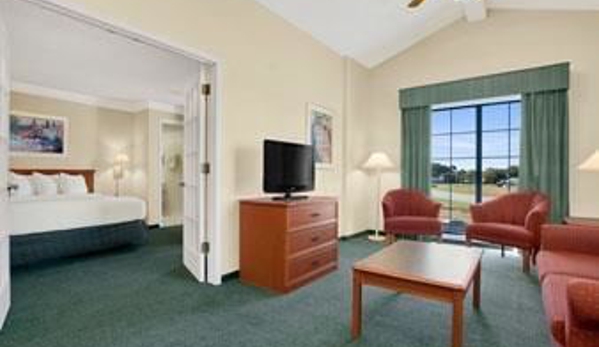 Baymont Inn & Suites - Longview, TX