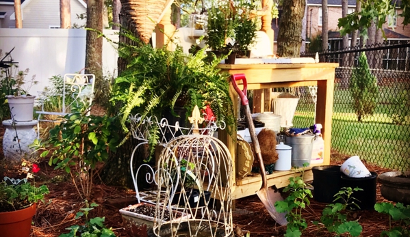 Palmetto Peddlers - Florence, SC. Topiary forms and flower stand!