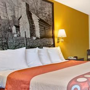 Super 8 by Wyndham Cincinnati OH - Cincinnati, OH