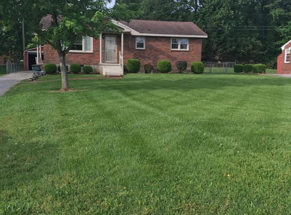 Strictly's Lawn Service - Clarksville, TN