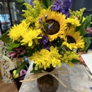 Mom's Flower Shoppe and Treasures - Florists