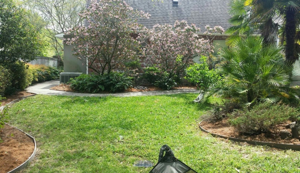 Servicare Lawn Maintenance - Livingston, LA. Fresh mulch