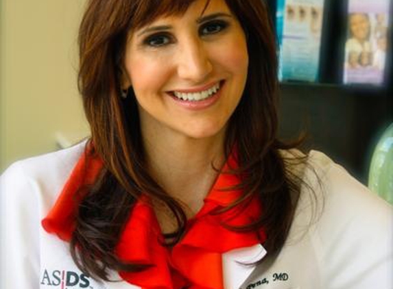 Dr. Julie M Pena, MD - Nashville, TN