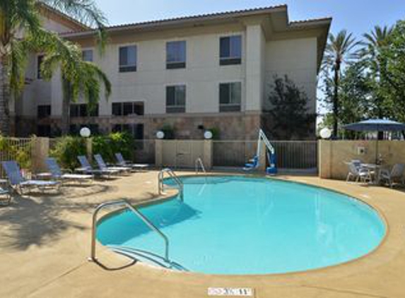 Hampton Inn & Suites Ontario - Ontario, CA