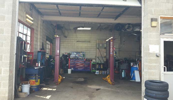 Doug's Auto Service - Burlington, WI