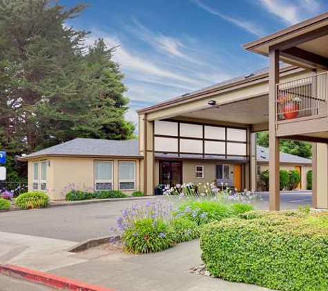 Days Inn & Suites by Wyndham Arcata - Arcata, CA