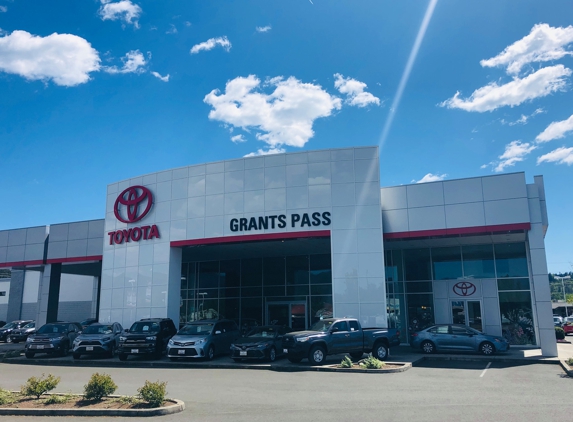 Grants Pass Toyota Service Center - Grants Pass, OR