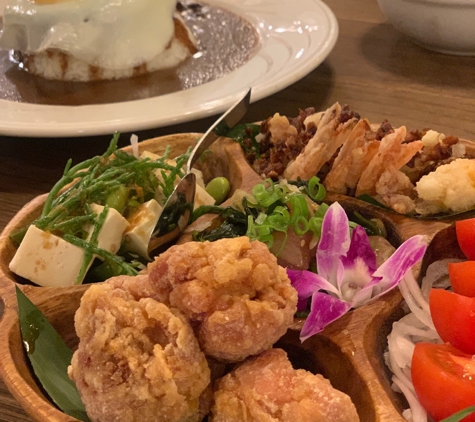 Aloha Table - Honolulu, HI