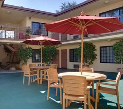 Studio City Court Yard Hotel - Studio City, CA