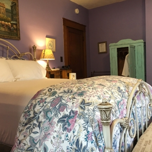 Highlander Farmhouse Bed and Breakfast - Meadowview, VA